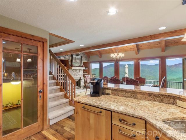 373 Rhododendron Lane, Burnsville, NC 28714
