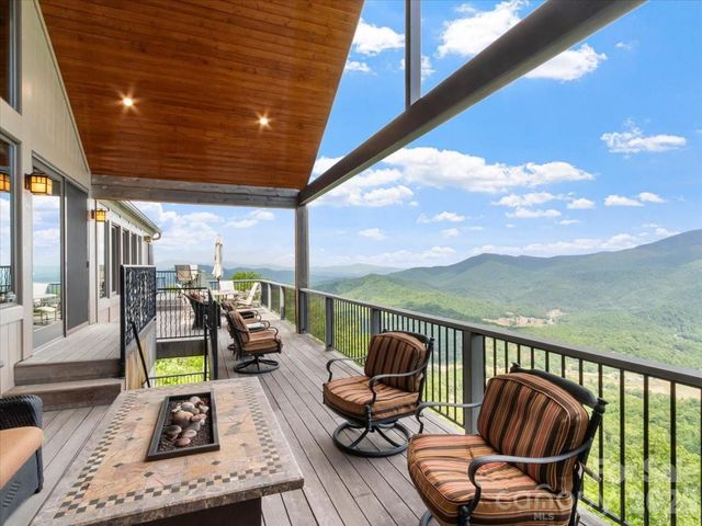 373 Rhododendron Lane, Burnsville, NC 28714