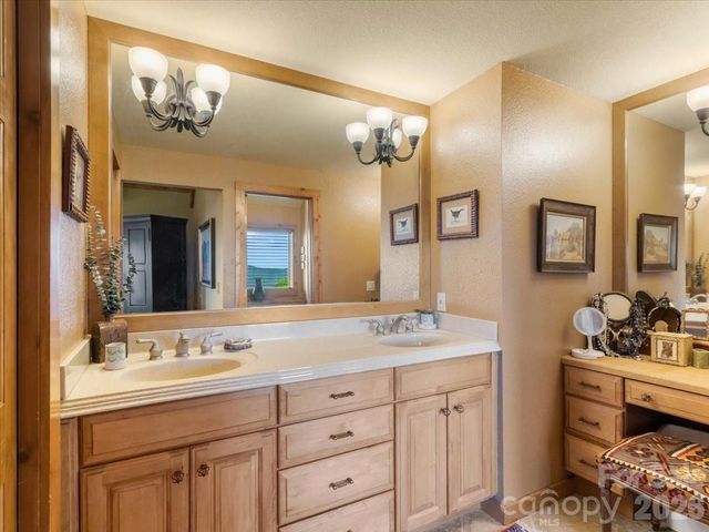373 Rhododendron Lane, Burnsville, NC 28714