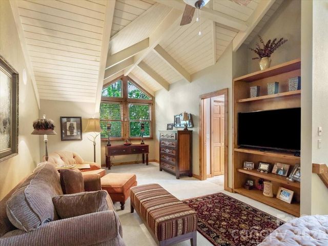 373 Rhododendron Lane, Burnsville, NC 28714