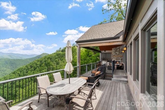 373 Rhododendron Lane, Burnsville, NC 28714