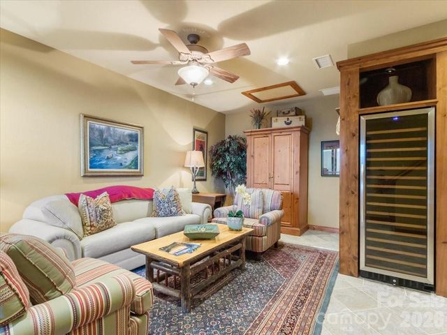373 Rhododendron Lane, Burnsville, NC 28714