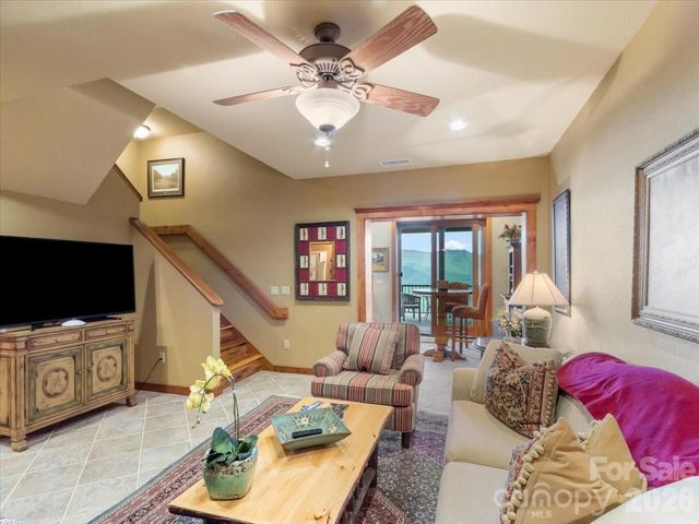 373 Rhododendron Lane, Burnsville, NC 28714