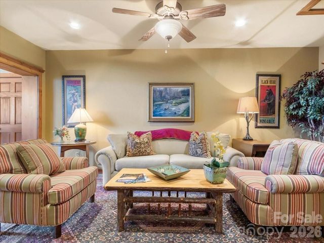 373 Rhododendron Lane, Burnsville, NC 28714