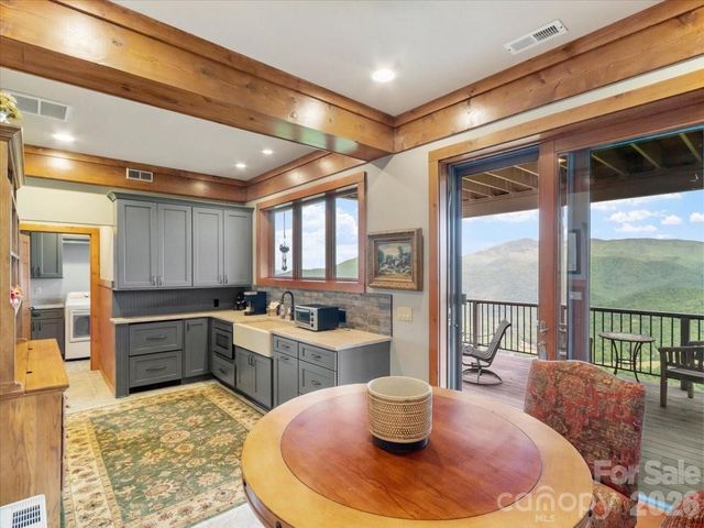 373 Rhododendron Lane, Burnsville, NC 28714
