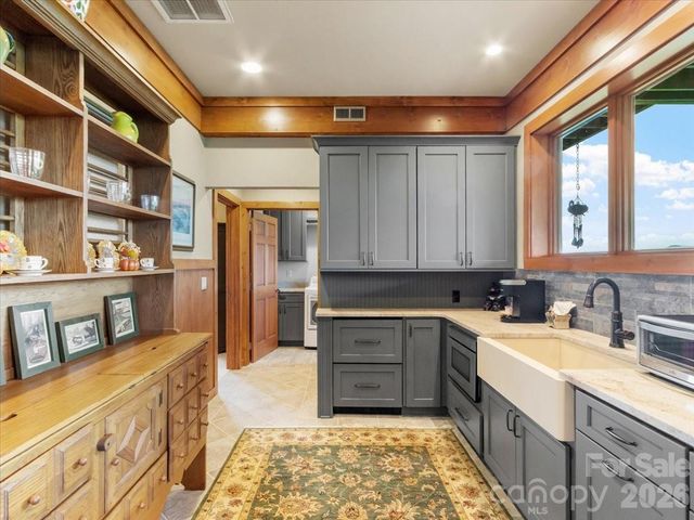 373 Rhododendron Lane, Burnsville, NC 28714