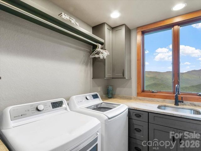 373 Rhododendron Lane, Burnsville, NC 28714