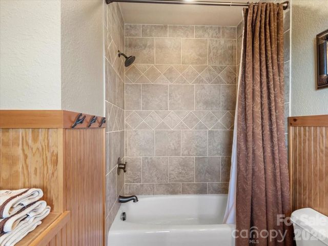 373 Rhododendron Lane, Burnsville, NC 28714