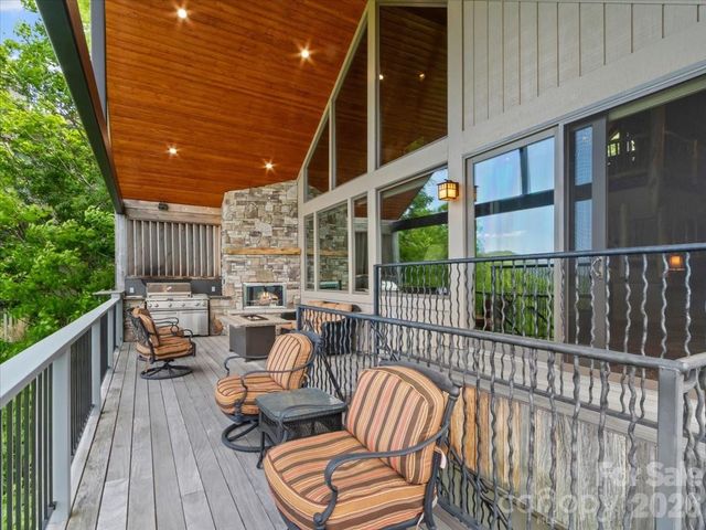 373 Rhododendron Lane, Burnsville, NC 28714
