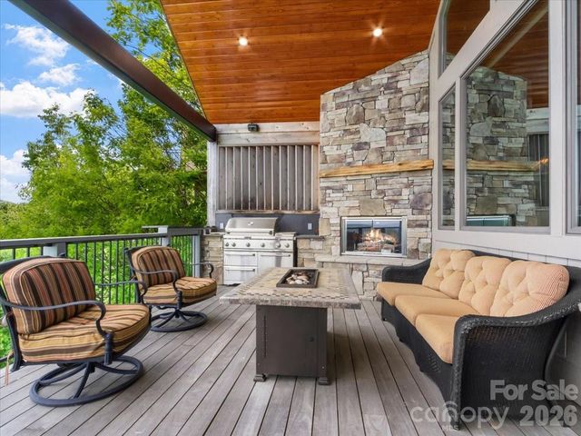 373 Rhododendron Lane, Burnsville, NC 28714