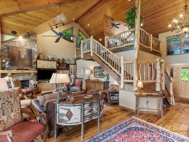 373 Rhododendron Lane, Burnsville, NC 28714