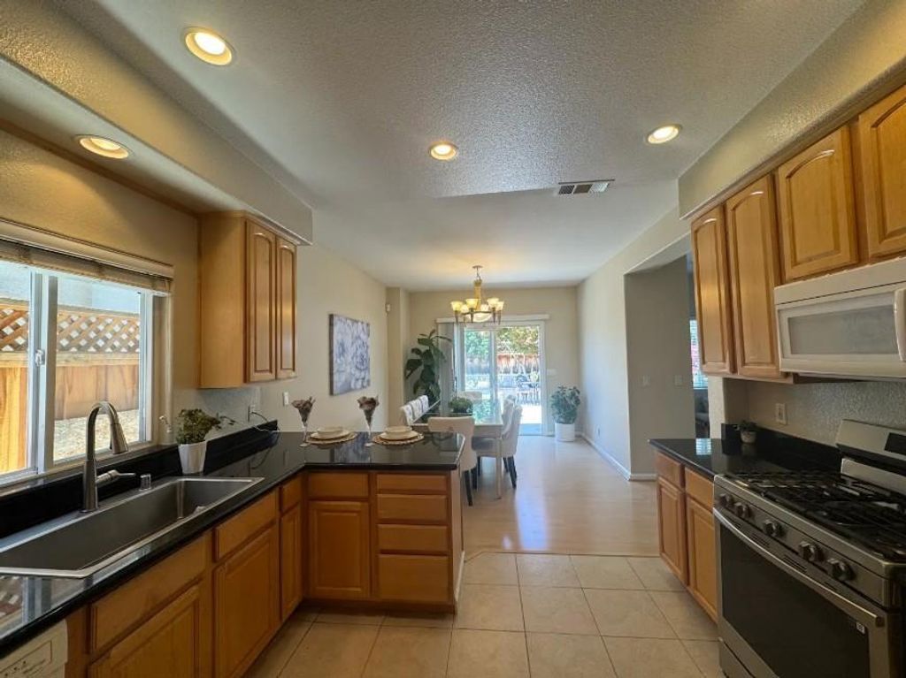 Image 7 of property listing at 1745 Cambria Court, San Jose, CA 95124