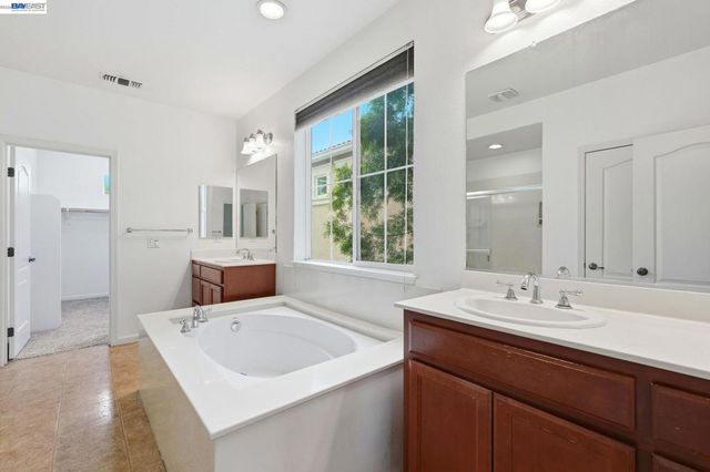 1121 Andreas Ln, Tracy, CA 95376