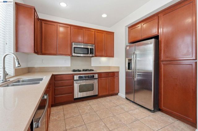 1121 Andreas Ln, Tracy, CA 95376