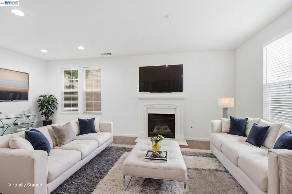 Image 1 of property listing at 1121 Andreas Ln, Tracy, CA 95376