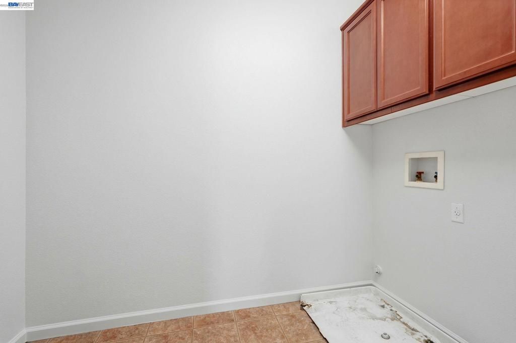 Image 13 of property listing at 1121 Andreas Ln, Tracy, CA 95376