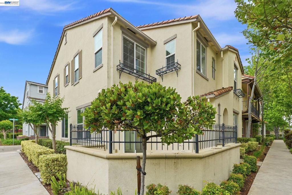 Image 2 of property listing at 1121 Andreas Ln, Tracy, CA 95376