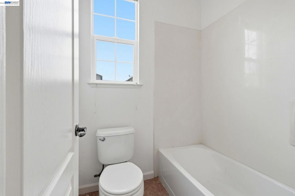 Image 28 of property listing at 1121 Andreas Ln, Tracy, CA 95376