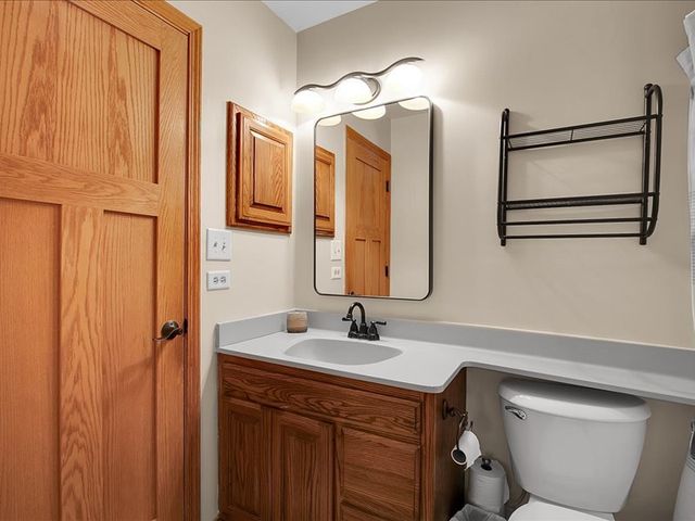 6796 Red Wing Drive, Woodridge, IL 60517