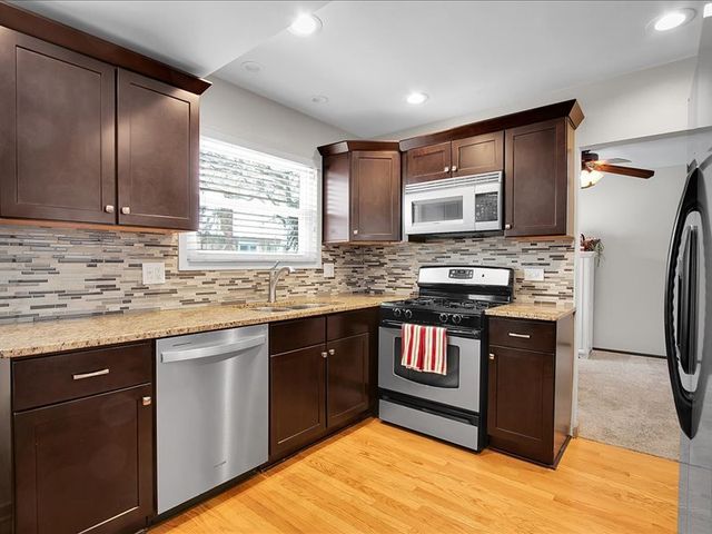 6796 Red Wing Drive, Woodridge, IL 60517