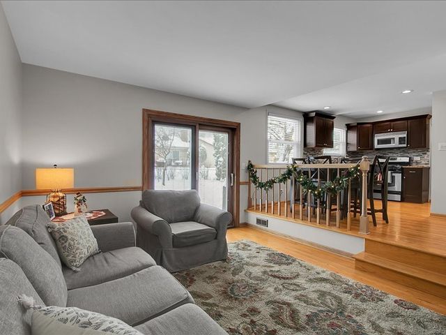 6796 Red Wing Drive, Woodridge, IL 60517