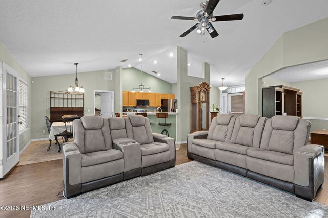 1277 MCGIRTS CREEK Drive E, Jacksonville, FL 32221