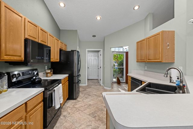 1277 MCGIRTS CREEK Drive E, Jacksonville, FL 32221