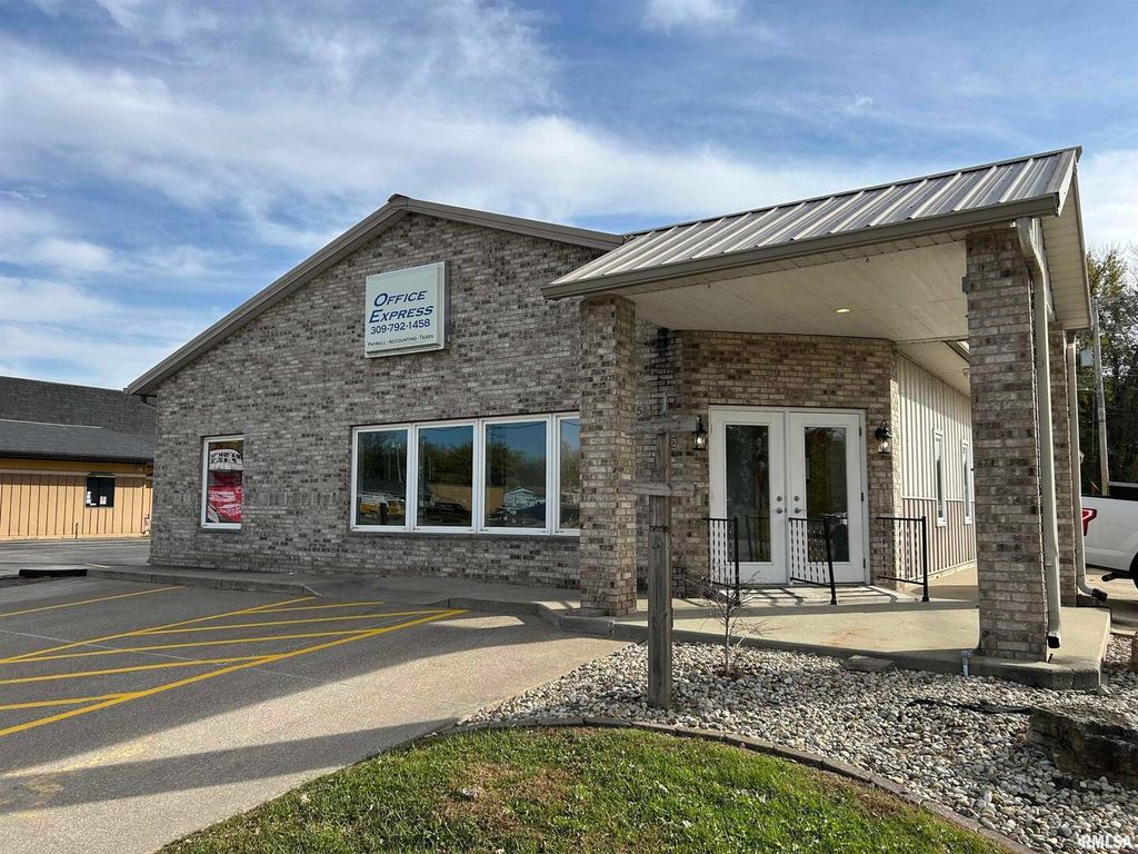 512 1ST Avenue 1, 3, Colona, IL 61241