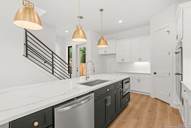 115 Dowdy, San Antonio, TX 78204