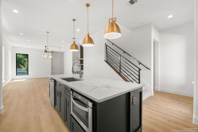 115 Dowdy, San Antonio, TX 78204