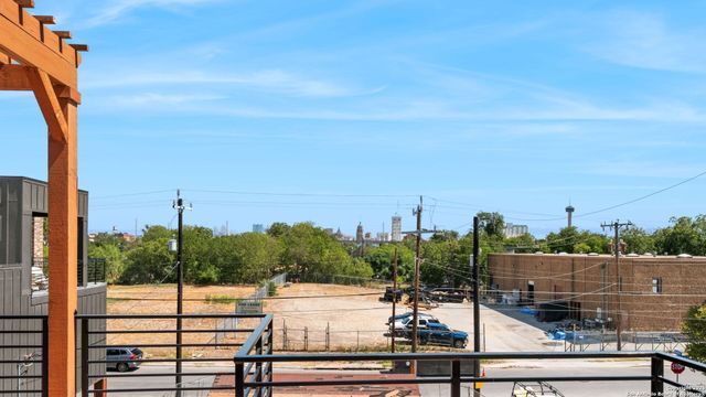 115 Dowdy, San Antonio, TX 78204