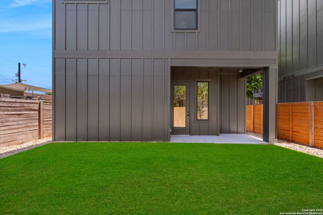 115 Dowdy, San Antonio, TX 78204