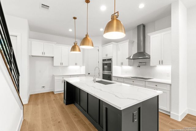 115 Dowdy, San Antonio, TX 78204