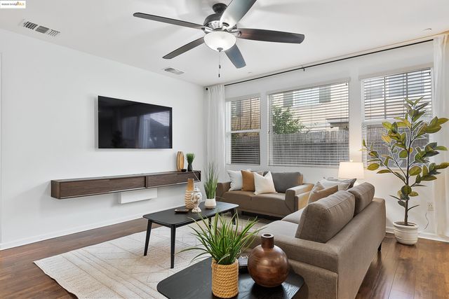 322 Pacifica Dr, Brentwood, CA 94513