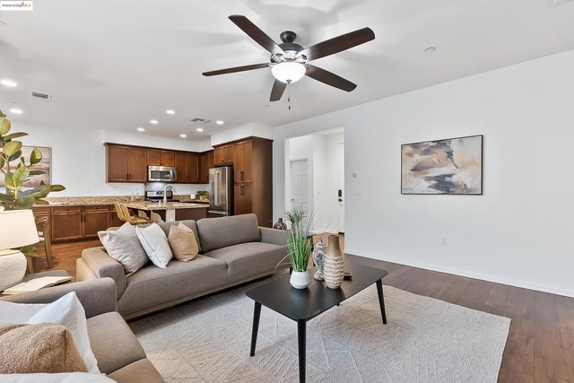 322 Pacifica Dr, Brentwood, CA 94513