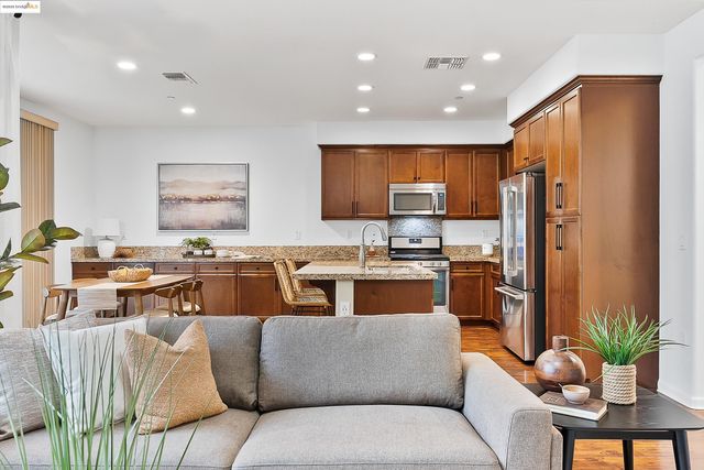 322 Pacifica Dr, Brentwood, CA 94513