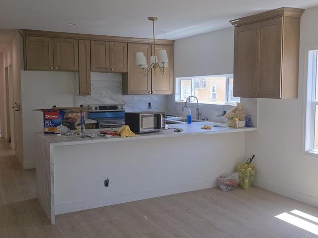 144 S Kenmore Avenue, Los Angeles, CA 90004