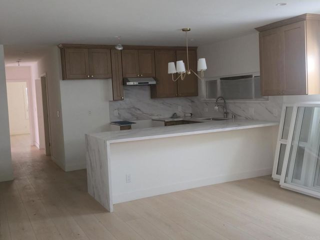 144 S Kenmore Avenue, Los Angeles, CA 90004