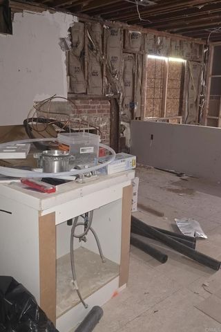 144 S Kenmore Avenue, Los Angeles, CA 90004