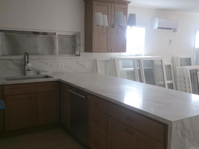 144 S Kenmore Avenue, Los Angeles, CA 90004