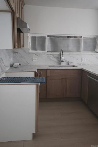 144 S Kenmore Avenue, Los Angeles, CA 90004