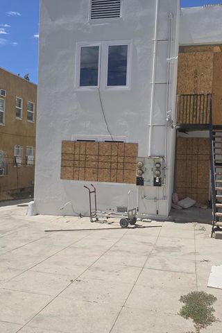 144 S Kenmore Avenue, Los Angeles, CA 90004