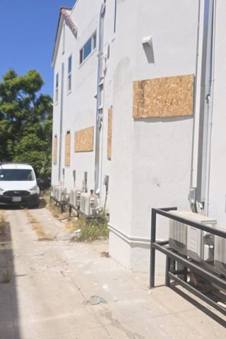 144 S Kenmore Avenue, Los Angeles, CA 90004