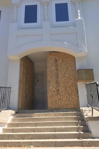 144 S Kenmore Avenue, Los Angeles, CA 90004