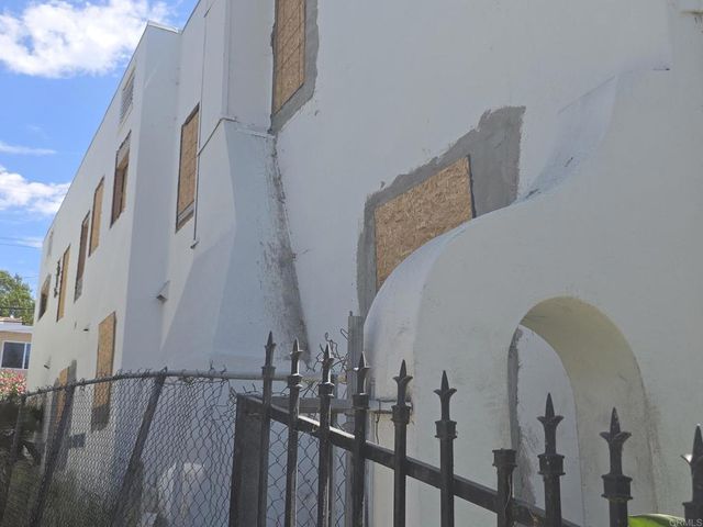 144 S Kenmore Avenue, Los Angeles, CA 90004