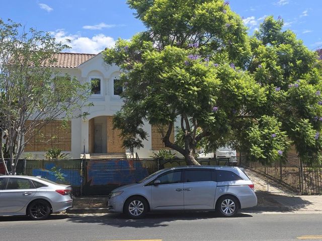144 S Kenmore Avenue, Los Angeles, CA 90004