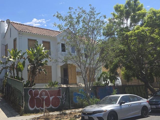 144 S Kenmore Avenue, Los Angeles, CA 90004
