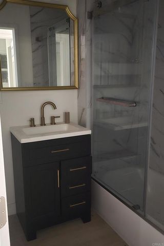 144 S Kenmore Avenue, Los Angeles, CA 90004