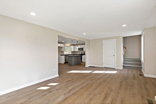 25 Bumblebee Dr, Plymouth, MA 02360