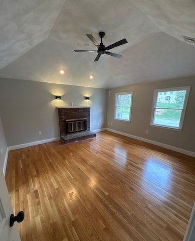 10 Crestwood Rd, North Reading, MA 01864